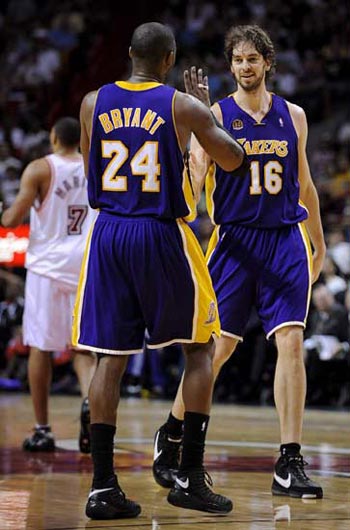 Pau Gasol con Bryant